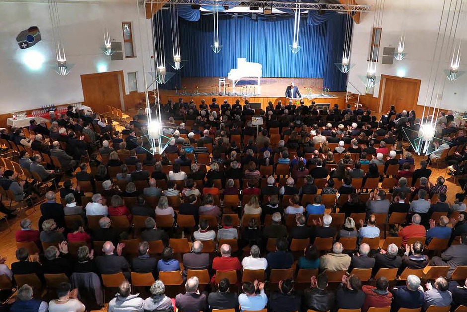 Volles Haus zum Neujahrsempfang von Landkreis Lörrach und Gemeinde Schliengen im Schliengener Bürger- und Gästehaus (Foto: Dorothee Philipp) Volles Haus zum Neujahrsempfang von Landkreis Lörrach und Gemeinde Schliengen im Schliengener Bürger- und Gästehaus (Foto: Dorothee Philipp)