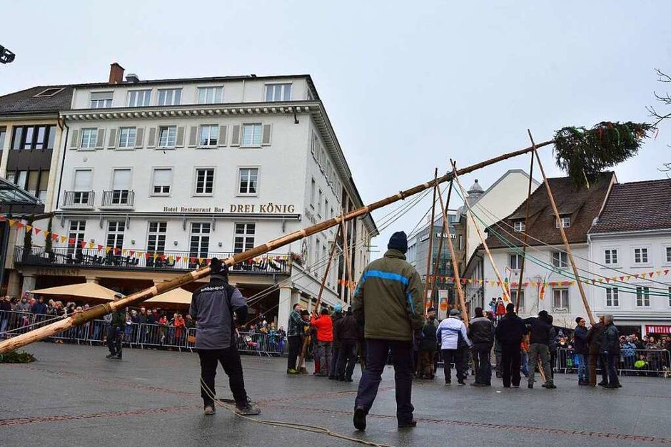 Impressionen vom Narrenbaumstellen (Foto: Barbara Ruda) Impressionen vom Narrenbaumstellen (Foto: Barbara Ruda)