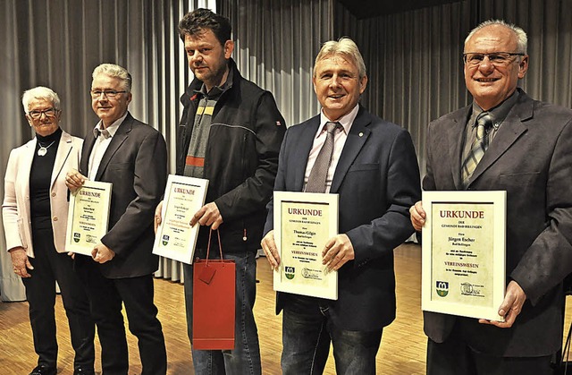 Ehrungen fr verdiente Brger drfen a...hinaus die Landesehrennadel verliehen.  | Foto: Jutta Schtz