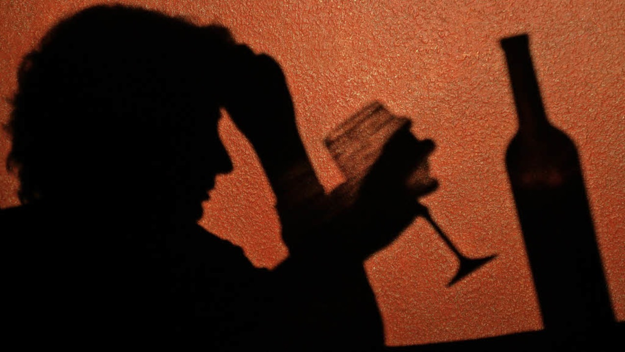 Alkoholabhngige und deren Angehrige ...gruppen in Endingen weiterhin  Hilfe.   | Foto: DPA
