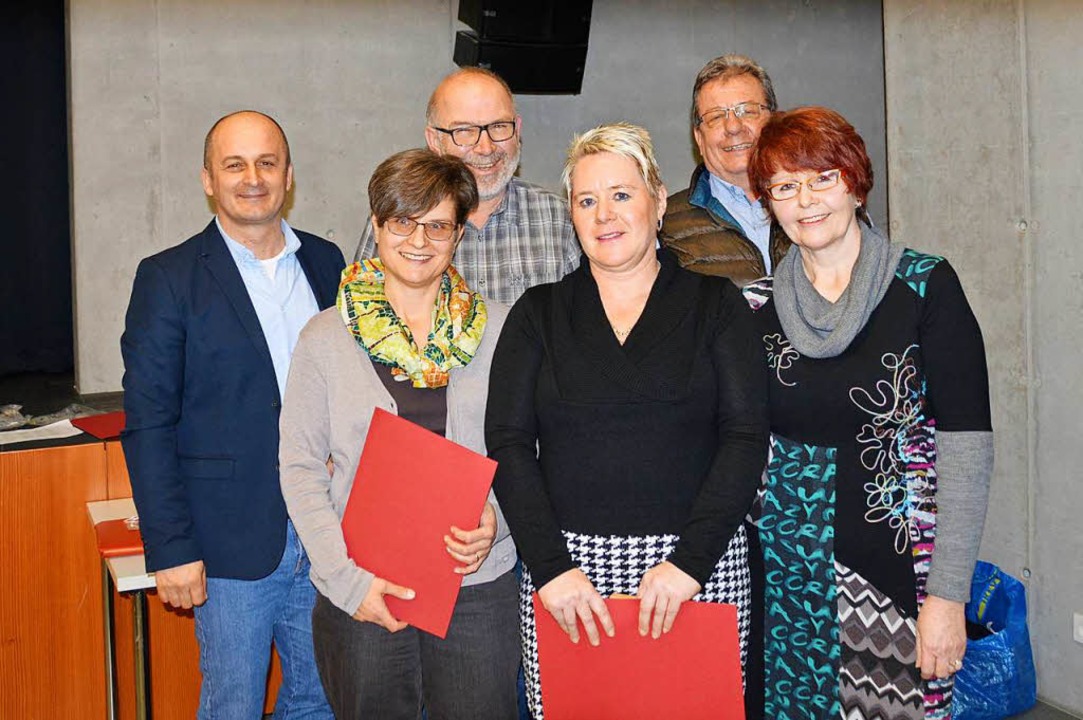 Groes Dankeschn beim TV  (von links)...liedschaft oder  Ttigkeit im Vorstand  | Foto: Horatio Gollin