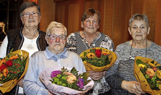 Fr ihre langjhrige Treue und teils a... Zehnle, Anna Hummel und Regina Krz.   | Foto: Heidi Fssel