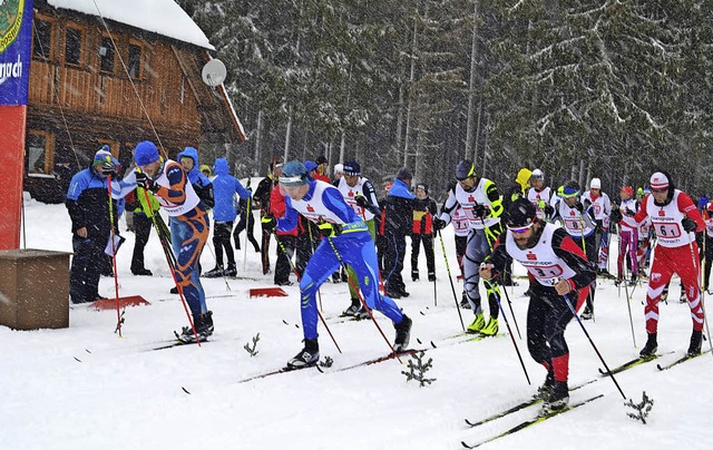 Start der Mnnerstaffeln in Wittenbach...chzarten siegte vor dem SC Bubenbach.   | Foto: Helmut Junkel