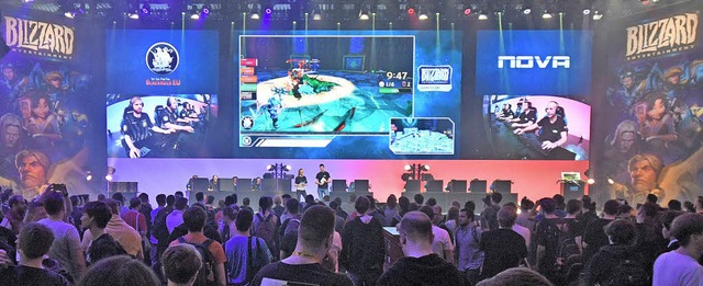 E-Sports begeistert die Videospieler wie das Publikum.   | Foto: Henning Kaiser (dpa)