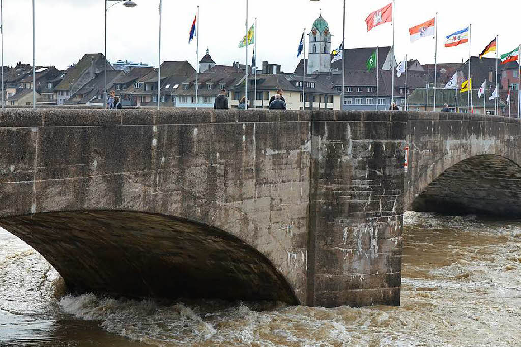 Energiedienst öffnet Stauwehr zum Abfluss - Rheinfelden - Badische Zeitung