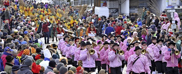 Volle Straen und Ausnahmezustand am S...d Besucher in die Ortschaft gekommen.   | Foto: Roland Sigwart