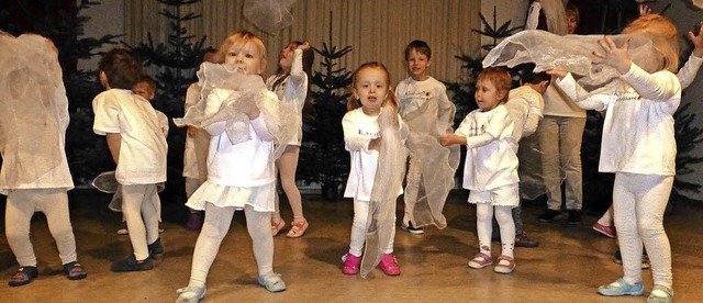 Die Schneeflckchen des Kindergartens ...ume&#8220; beim Hsinger Winterzauber   | Foto: Vera Winter