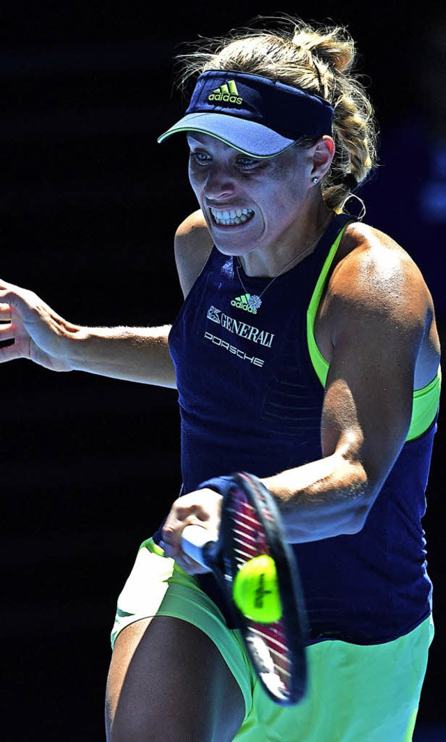 Krftezehrendes Match: Angelique Kerber beit sich durch.   | Foto: AFP