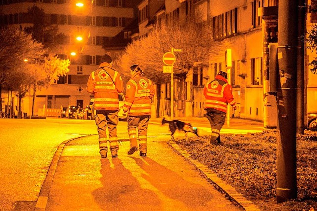 Polizei und Anwohner in Stuttgart hatt... dem vermissten Sechsjhrigen gesucht.  | Foto: dpa