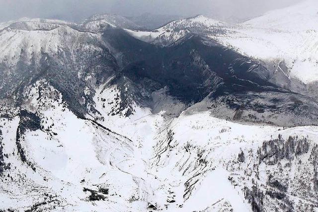 Vulkan-Gestein trifft Seilbahn in japanischem Skigebiet – Lawine ttet Soldaten