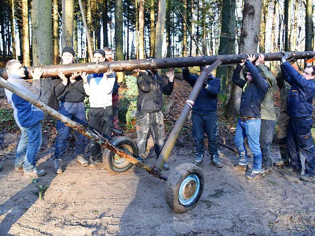 Mit vereinten Krften bereiten die Narrenbaumsteller alles fr das groe Spektakel am kommenden Samstag, 27. Januar, vor, wenn die Narren in Grenzach-Wyhlen die Herrschaft bernehmen.