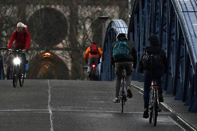Stichprobe auf der Wiwili-Brcke: Von 100 Fahrradfahrern sind 33 ohne Licht unterwegs