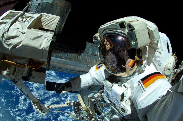 Hier arbeitet der deutsche Astronaut A... ISS. Das Foto entstand am 07.10.2014.  | Foto: dpa