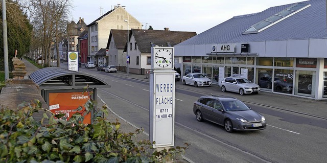 Zwischen Bushaltestelle und Autohaus e...hen. Dort fallen drei Parkpltze weg.   | Foto: Mark Alexander