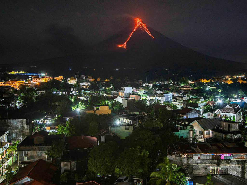 Der Vulkan Mayon auf den Philippinen brodelt. Mehr als 40 000 Menschen sind schon geflohen.