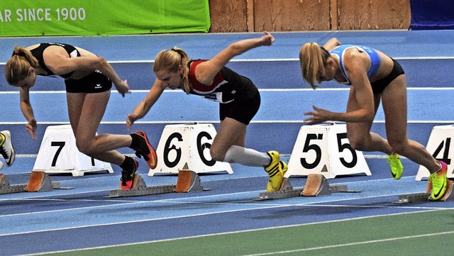 Explosiver Start:  Kerstin Bolz (Mitte) beim 60-Meter-Lauf  der Frauen  | Foto: Ottmar Heiler