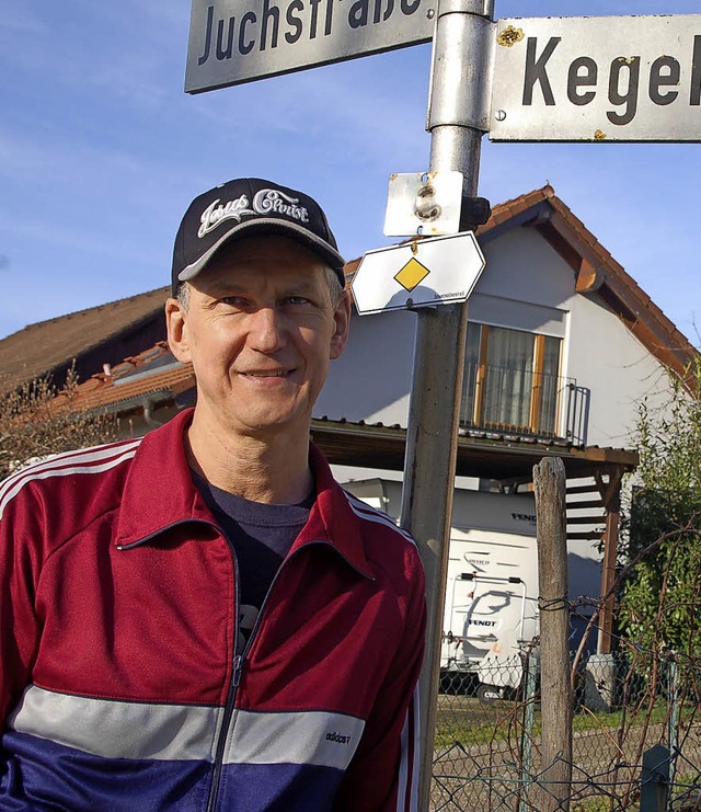 Leo Saporito beim Start- und Zielpunkt des Benefizlaufs   | Foto: P. Wunderle