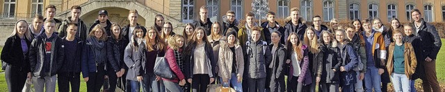 <BZ-FotoAnlauf>Besuch im Landtag:</BZ-...des Scheffel-Gymnasiums  in Stuttgart   | Foto: Privat