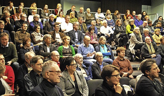Das Tempus-fugit-Theaterhaus war beim Vortrag von Klaus Selle voll besetzt.  | Foto: Thomas Loisl Mink