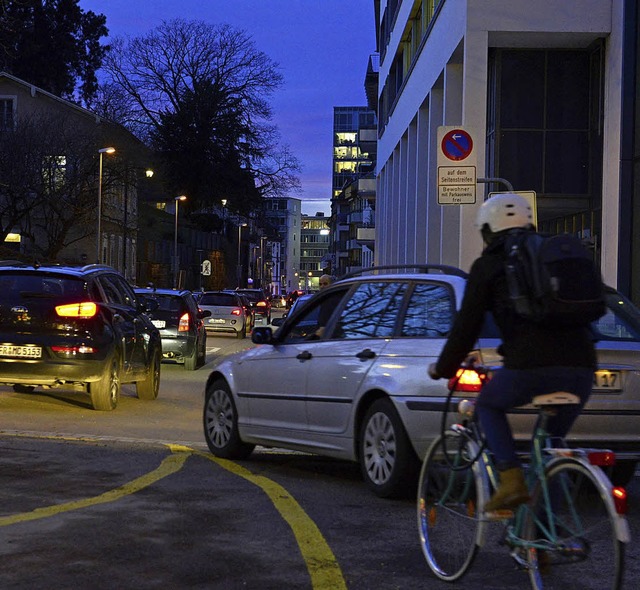 Abends staute sich der Verkehr in der ...fr neue Wege im Baustellendschungel.   | Foto: Ingo Schneider