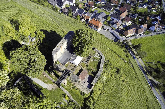 Drohnenaufnahme von der Burg Lichteneck in Hecklingen.  | Foto: Michael Saurer