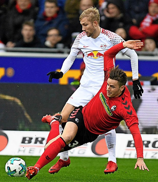 Christian Gnter vom SC im Spiel gegen  RB Leipzig   | Foto: dpa
