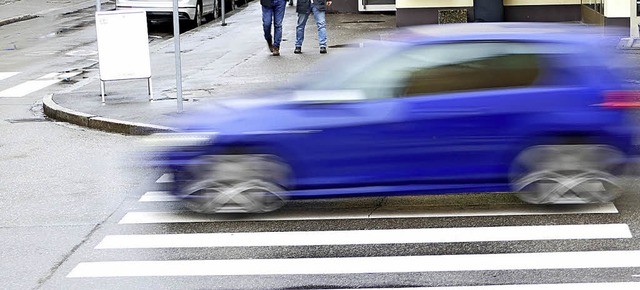 Mehr Raser sollen bestraft werden, fordern manche Stadtrte.  | Foto: Gerigk