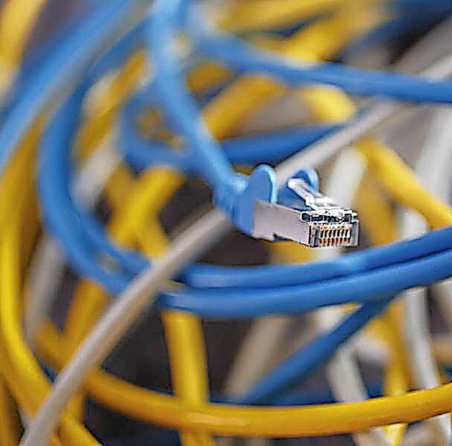 Auf eine schnelle Internetverbindung wartet Ettenheimmnster schon lange.  | Foto: dpa