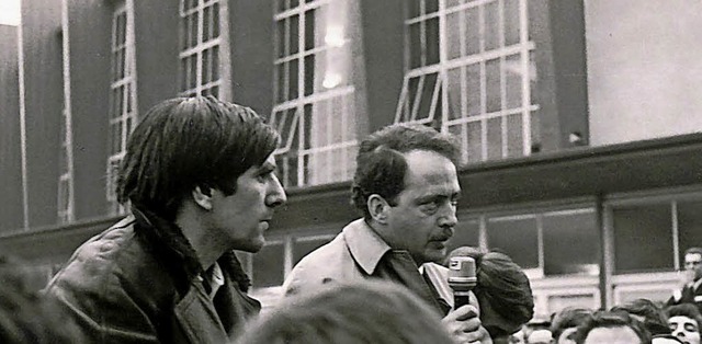 Rudi Dutschke (links) und Ralf Dahrend...ar 1968 vor der Freiburger Stadthalle.  | Foto: Bernd Hckert