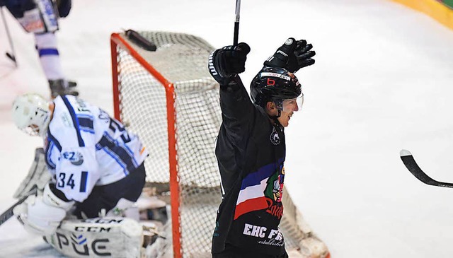 Jannik Herm jubelt nach dem 7:4.  | Foto: Achim Keller