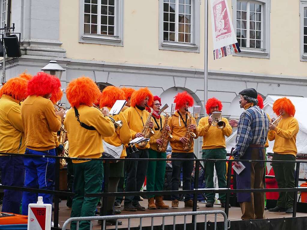 Meister Eder und die Pumuckel, alias Stadtmusikdirektor Axel Berger und die Offenburger Stadtkapelle