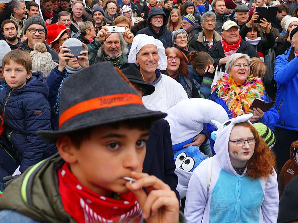 Am Freitag Regen und fr Sonntag ist er vorhergesagt: Fr den 40. Offenburger Narrentag machte der Wettergott eine Ausnahme. Petrus muss Offenburger sein.