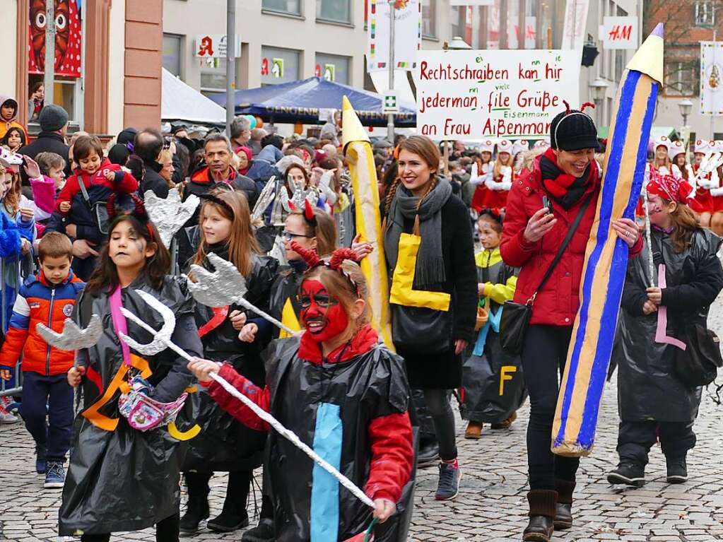 Am Freitag Regen und fr Sonntag ist er vorhergesagt: Fr den 40. Offenburger Narrentag machte der Wettergott eine Ausnahme. Petrus muss Offenburger sein.