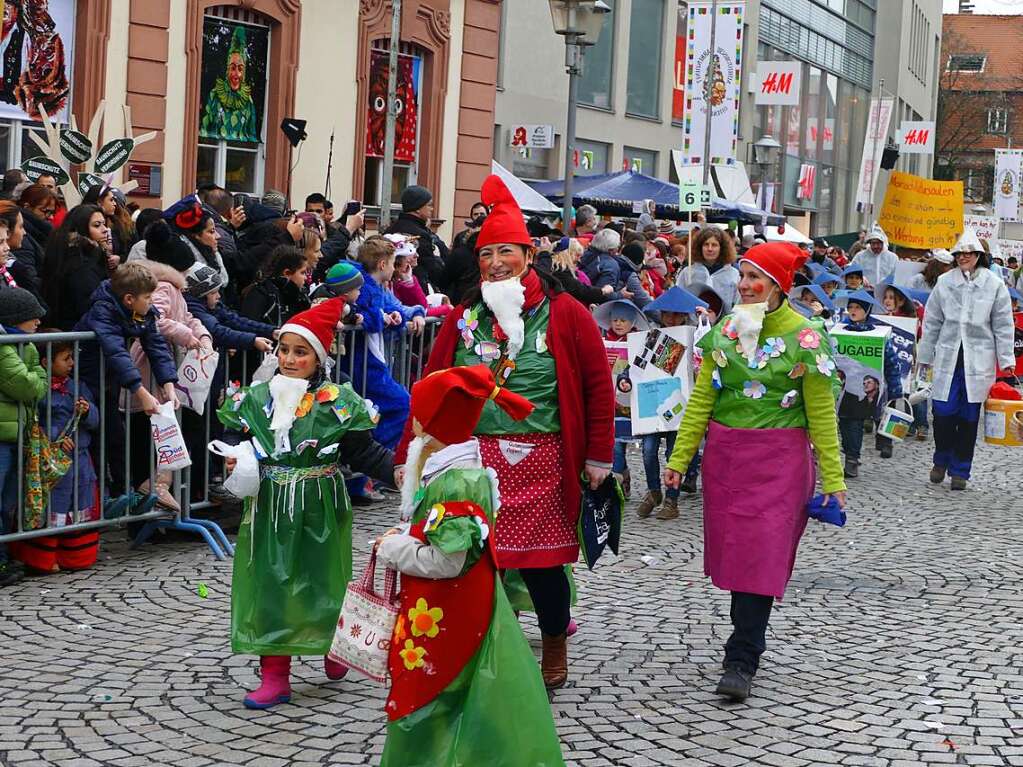 Am Freitag Regen und fr Sonntag ist er vorhergesagt: Fr den 40. Offenburger Narrentag machte der Wettergott eine Ausnahme. Petrus muss Offenburger sein.