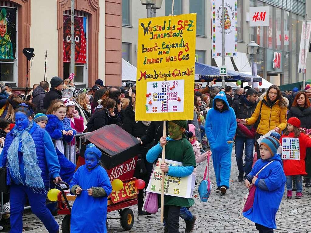 Am Freitag Regen und fr Sonntag ist er vorhergesagt: Fr den 40. Offenburger Narrentag machte der Wettergott eine Ausnahme. Petrus muss Offenburger sein.