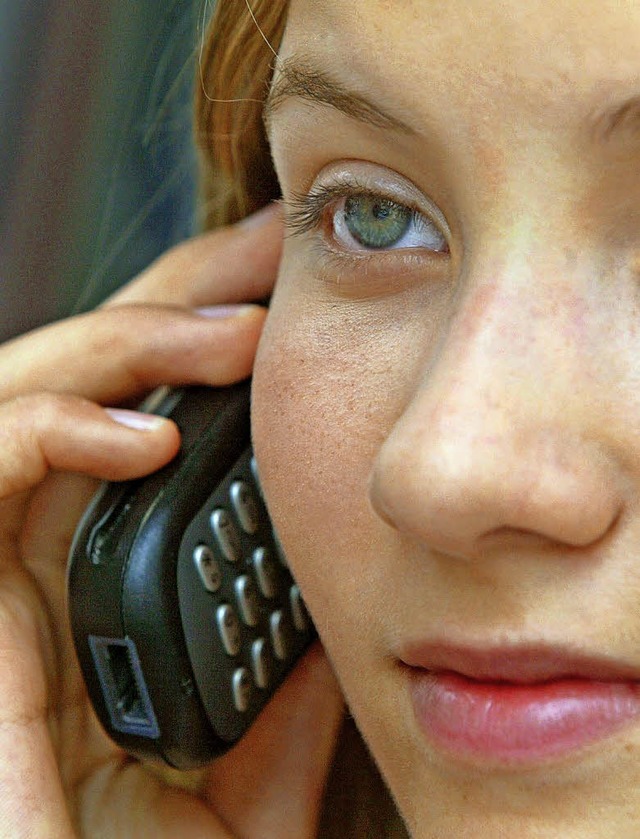 Das Kinder- und Jugendtelefon wird dur...Kirsten Trefzger vom Kinderschutzbund.  | Foto: Fotos: Trinler/dpa