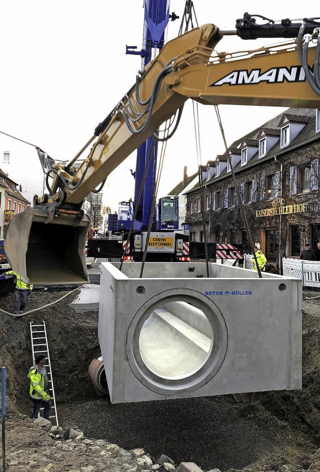 Betonkoloss fr den Breisacher Untergr...werk entlastet knftig das Kanalnetz.   | Foto: Fotos: Dirk Geromller