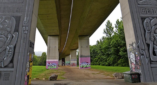 Unter der Autobahnbrcke kann knftig gefeiert werden.  | Foto:  Ruda