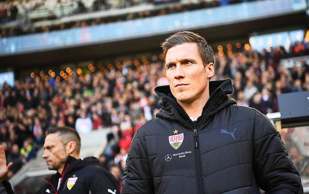 Nachdem Olaf Janen den VfB zwei Spiele als Interimstrainer coachte,  wurde er der Neue: Hannes Wolf. Lange Zeit Trainer der Jugendmannschaften von Borussia Dortmund, sollte er den VfB wieder ins Oberhaus fhren.