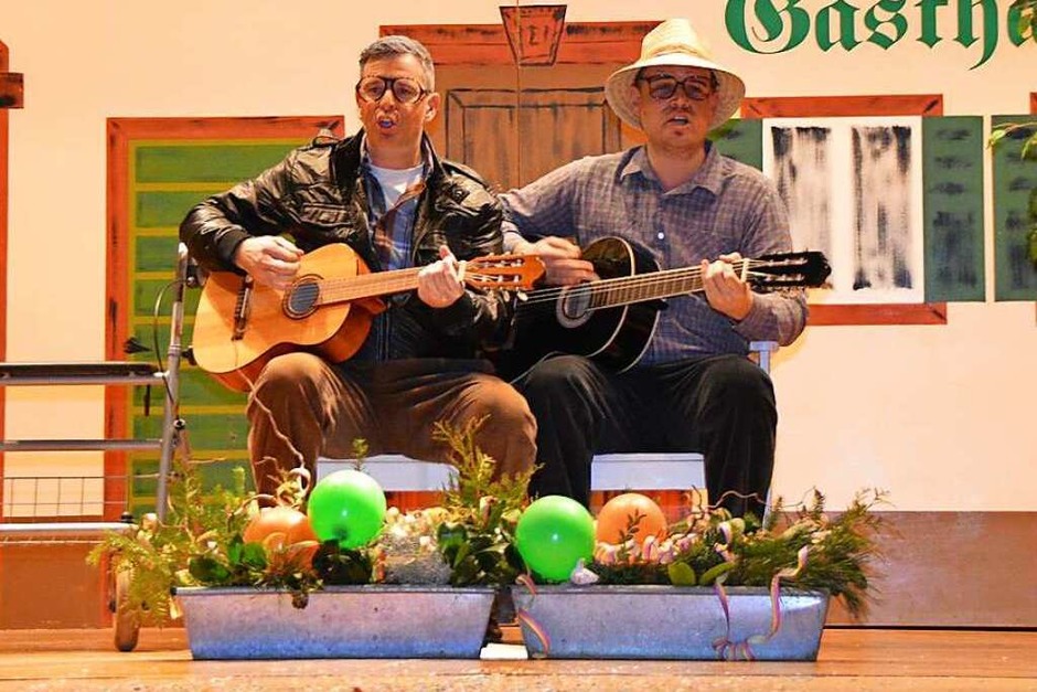 Schnecken, Wäschbachwieber und Rebbachgeister haben unter dem Motto "Früsche, neue Wind herrscht überall, des g’fallt eus Narre uff jede Fall" für ein buntes Programm gesorgt. (Foto: Horatio Gollin) Schnecken, Wäschbachwieber und Rebbachgeister haben unter dem Motto "Früsche, neue Wind herrscht überall, des g’fallt eus Narre uff jede Fall" für ein buntes Programm gesorgt. (Foto: Horatio Gollin)