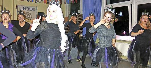 Die Landjugendgruppe zeichnete als &#8...esen mit dem einen Horn auf der Stirn.  | Foto: Erhard Morath