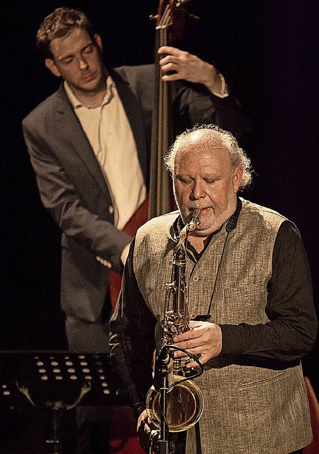 Tony Lakatos mit Jean-Philippe Wadle am Kontrabass   | Foto: A. Krger