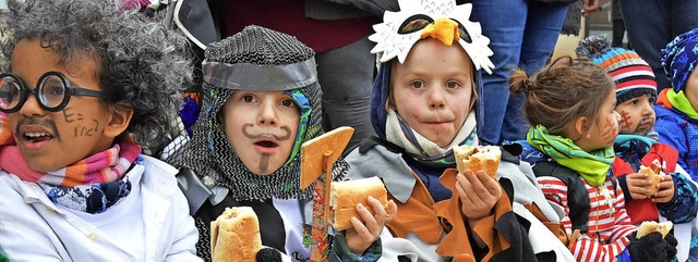 Die Kinder hatten ihr Vergngen beim Fasnetsumzug in Gundelfingen.  | Foto: Andrea Steinhart