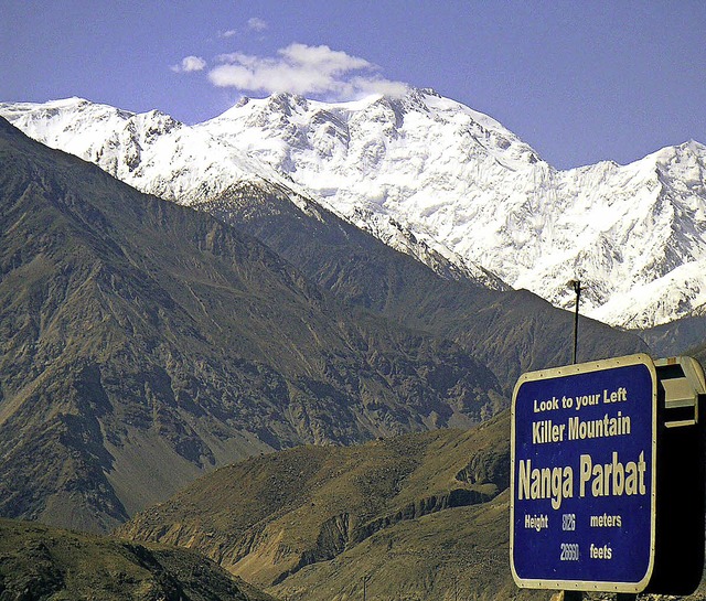 Schon so mancher Bergsteiger hat beim ...rbat im Himalaya sein Leben verloren.   | Foto: dpa