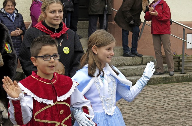 Einmarsch des neuen Kinderprinzenpaar 2018, Luis Zimmermann und Freya Ulber  | Foto: Georg Vo