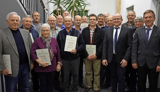 Die WG Oberbergen ehrte bei ihrer Jahr...ptversammlung langjhrige Mitglieder.   | Foto: Julius Steckmeister