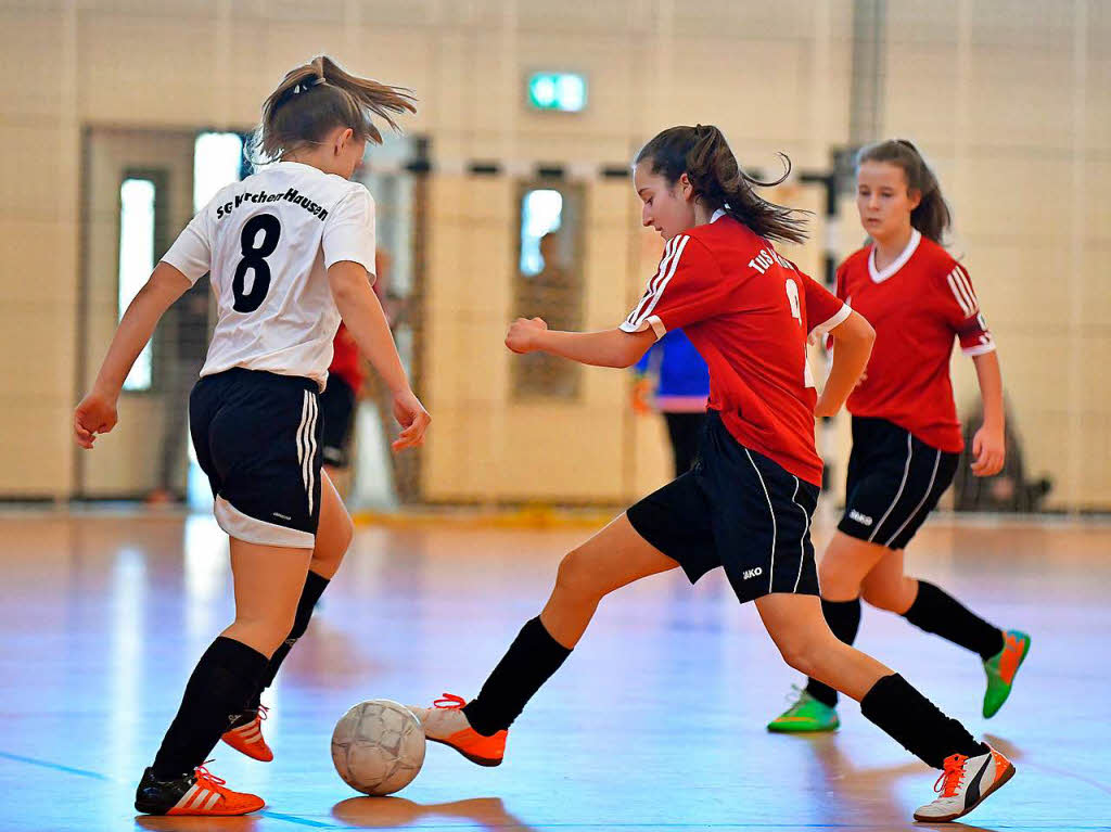 Impressionen der Zwischenrunde der Futsal-Bezirksmeisterschaft in Bonndorf. Spannender Damenfußball mit vielen Toren gab es zu sehen. Impressionen der Zwischenrunde der Futsal-Bezirksmeisterschaft in Bonndorf. Spannender Damenfußball mit vielen Toren gab es zu sehen.