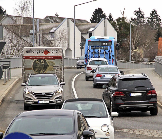 Vom 5. Februar hlt der blaue Donauesc...r Stadtbus auch auf der Mhlenbrcke.   | Foto: Vollmer