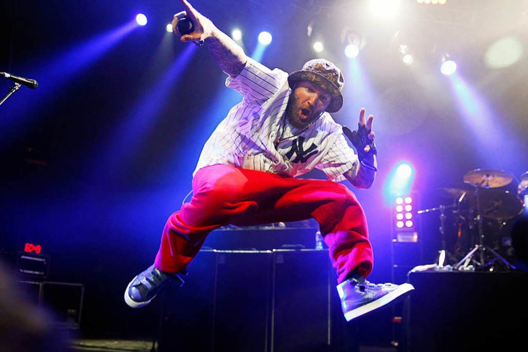 Nervser Mix aus Metal und Rap: Limp-Bizkit-Snger Fred Durst auf der Bhne  | Foto: Elvis Gonzalez