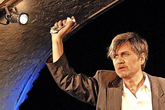 Volker Ranisch prsentiert Heinrich-Mann-Theateradaption in den Schwarzenbergslen in Tiengen